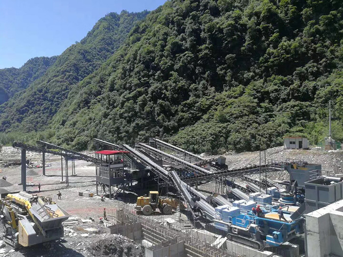 Mobile crushing equipment production site
